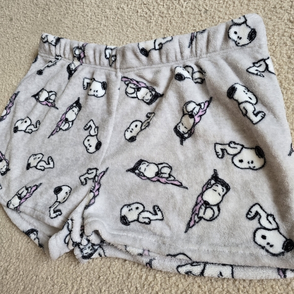 🌈 Snoopy Comfy Plush PJ Shorts - Picture 1 of 6